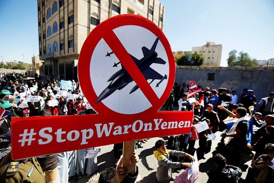 Los niños protestan en Sanaa, Yemen