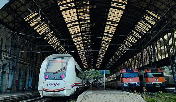 Trenes en la estación de Catalunya-Rodalie